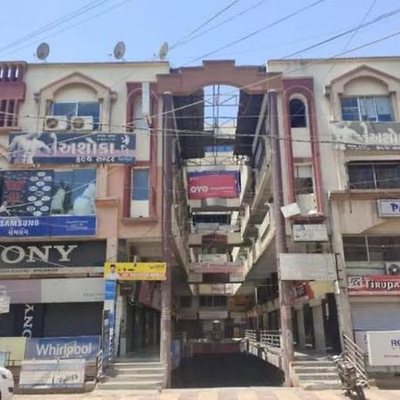 Hotel Harmony Jamnagar Bagian luar foto