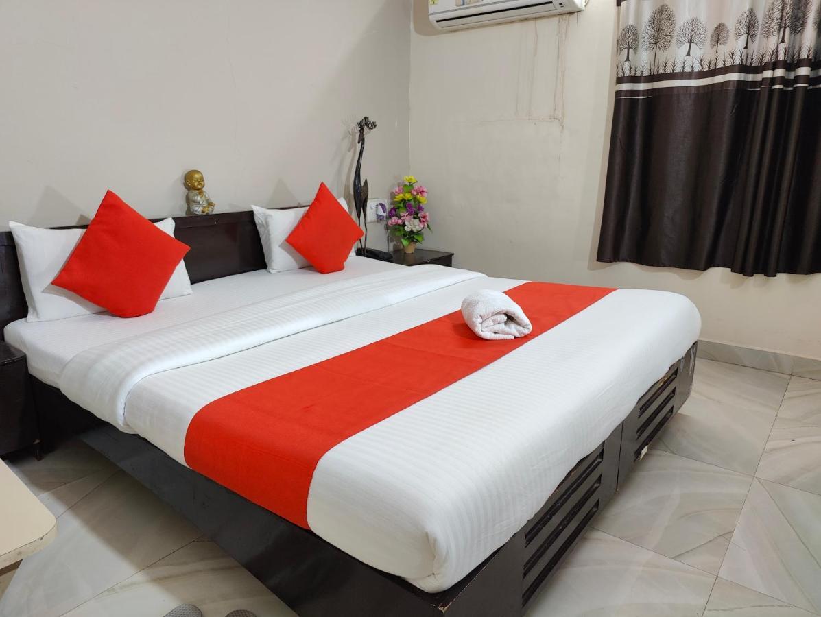 Hotel Harmony Jamnagar Bagian luar foto