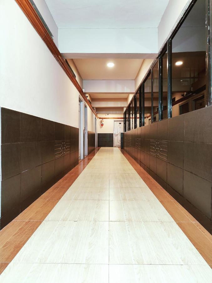 Hotel Harmony Jamnagar Bagian luar foto